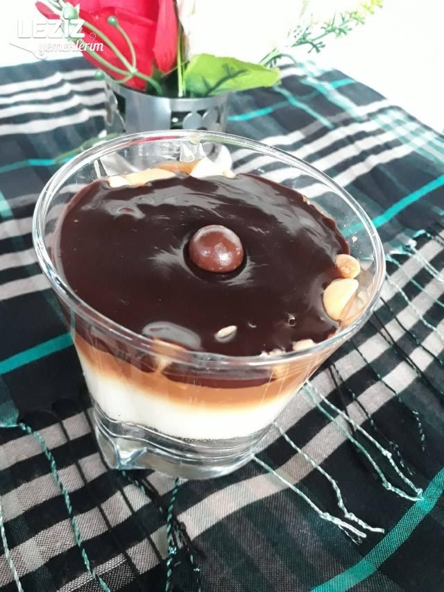 Karamelli Fıstıklı Muhallebi Cupları (Sinickers Tadında)