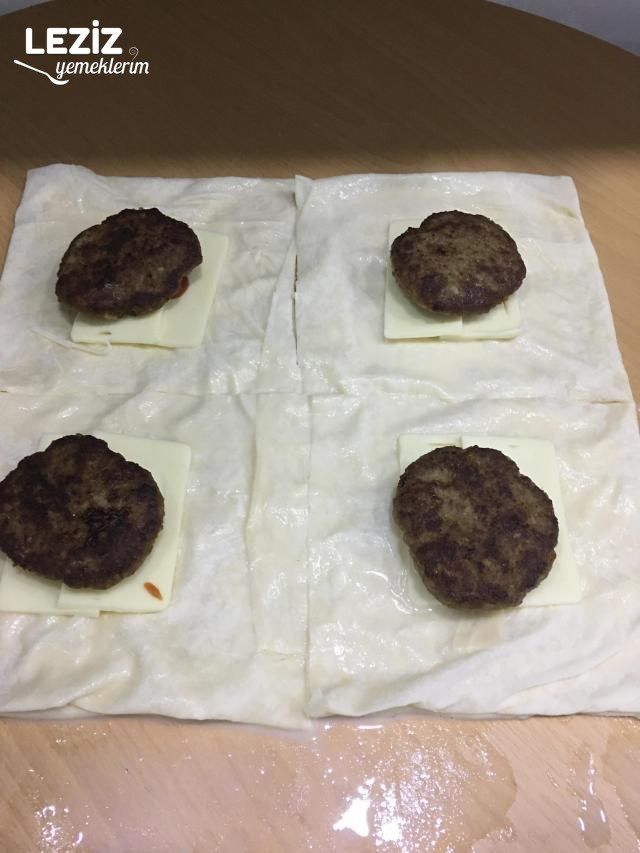 Köfteli Börek