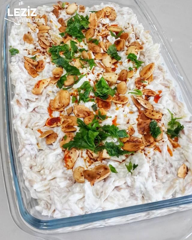 Bademli Yoğurtlu Şehriye Salatası