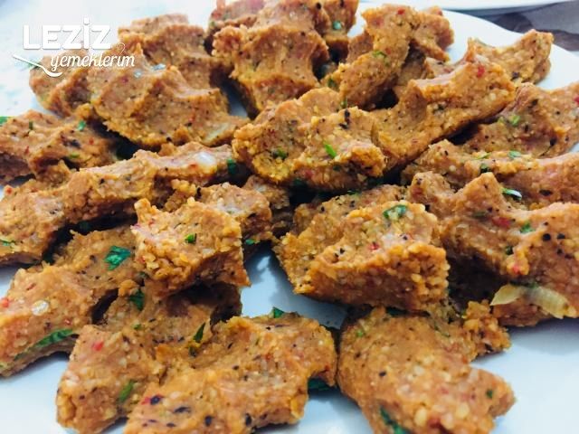 Mercimek Köftesi Nasıl Yapılır (Aşamalı Anlatım)