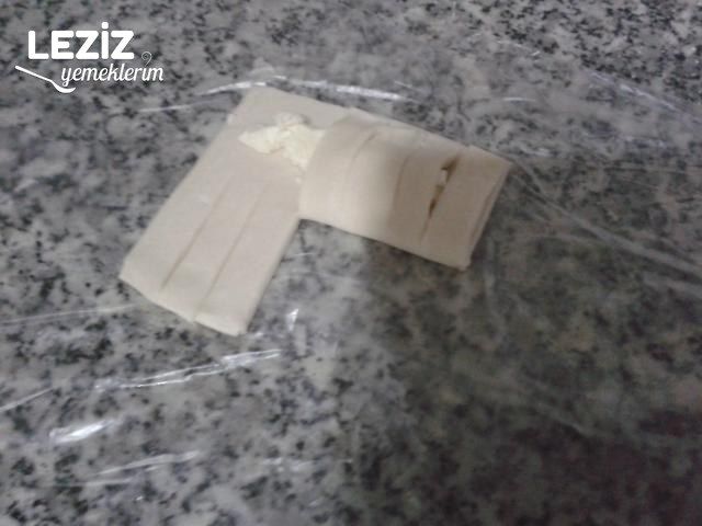 Milföyle Şekilli Börek Tarifi
