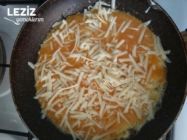 Kaşarlı Yumurta