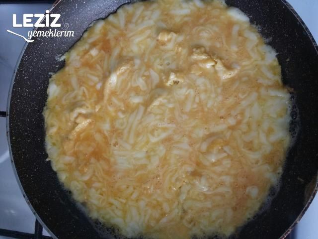 Kaşarlı Yumurta