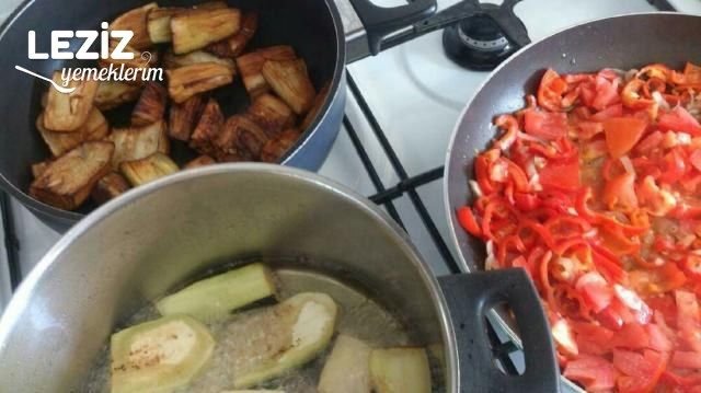 Enfes Zeytinyağlı Patlıcan Yemeği