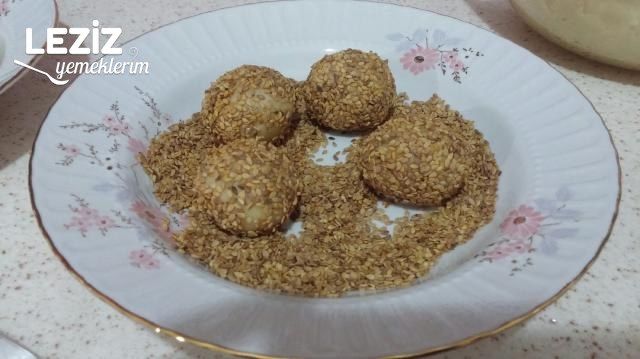 Ağızda Dağılan Susamlı Kurabiye (Simit Tadında)