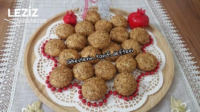 Ağızda Dağılan Susamlı Kurabiye (Simit Tadında)
