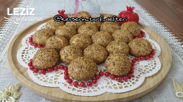 Ağızda Dağılan Susamlı Kurabiye (Simit Tadında) Leziz Yemeklerim