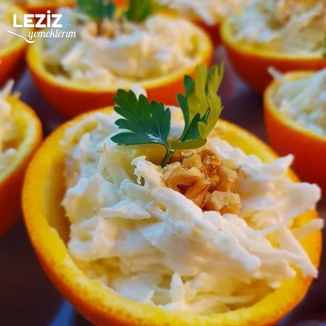 Portakal Çanağında Yoğurtlu Kereviz Salatası Yapılışı