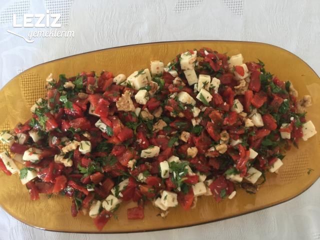 Peynirli Köz Biber Salatası Tarifi