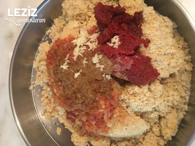 Mercimekli Köftenin Yapılışı