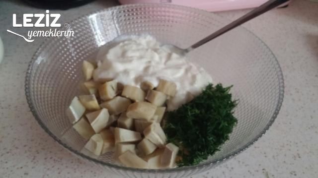 Yoğurtlu Enginar Salatası Yapımı