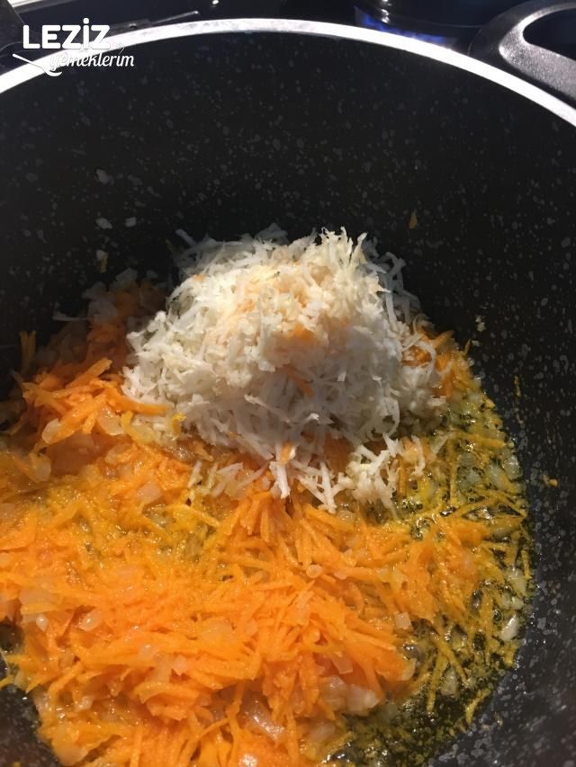 Havuçlu Kereviz Yaprağı Çorbası
