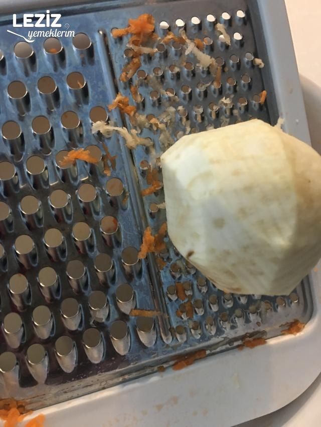 Havuçlu Kereviz Yaprağı Çorbası