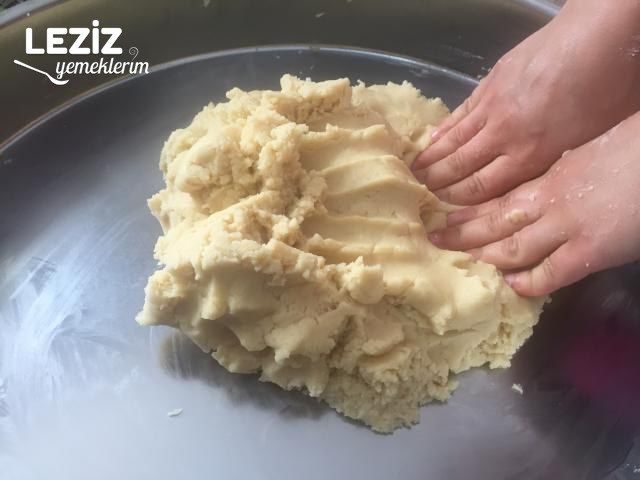 Elmalı Kurabiye (Aşama Fotoğraflı Anlatımıyla)