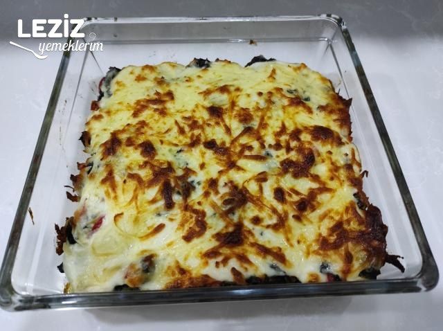 Patates Yatağında Biberli Ispanak