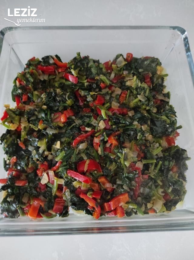 Patates Yatağında Biberli Ispanak