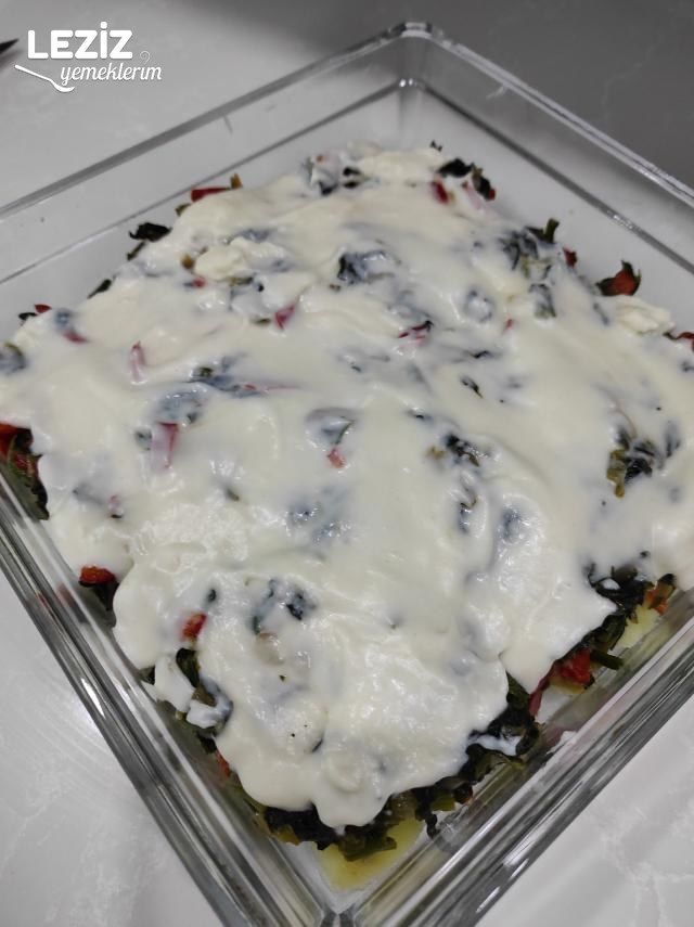 Patates Yatağında Biberli Ispanak