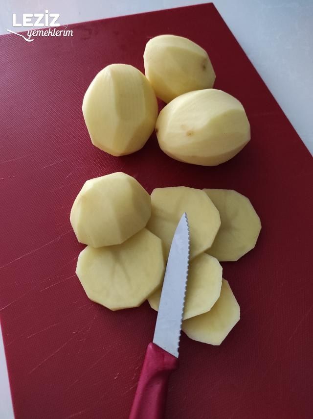 Patates Yatağında Biberli Ispanak