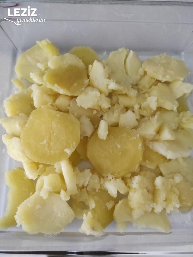 Patates Yatağında Biberli Ispanak