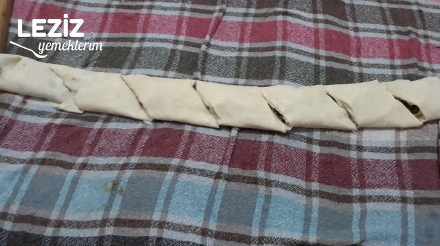 Mantarlı Enfes Börek Tarifi