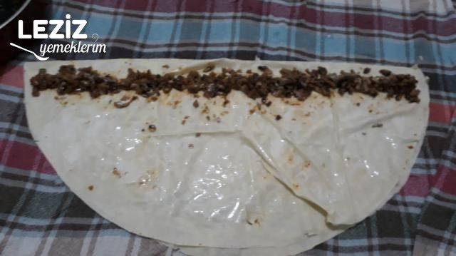 Mantarlı Enfes Börek Tarifi