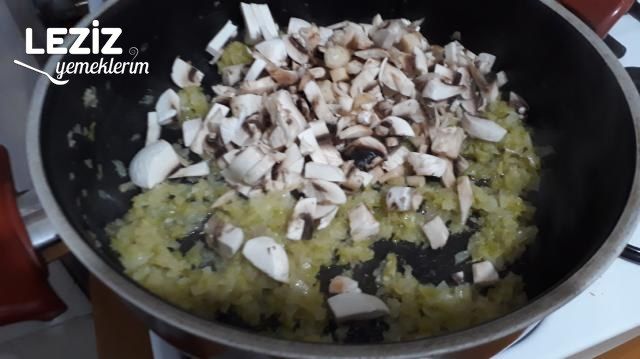 Mantarlı Enfes Börek Tarifi