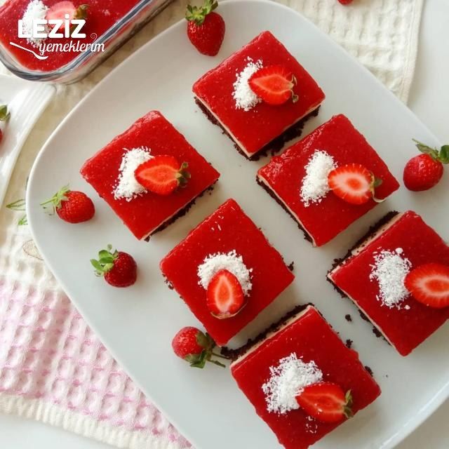 Çilekli Borcam Tatlısı