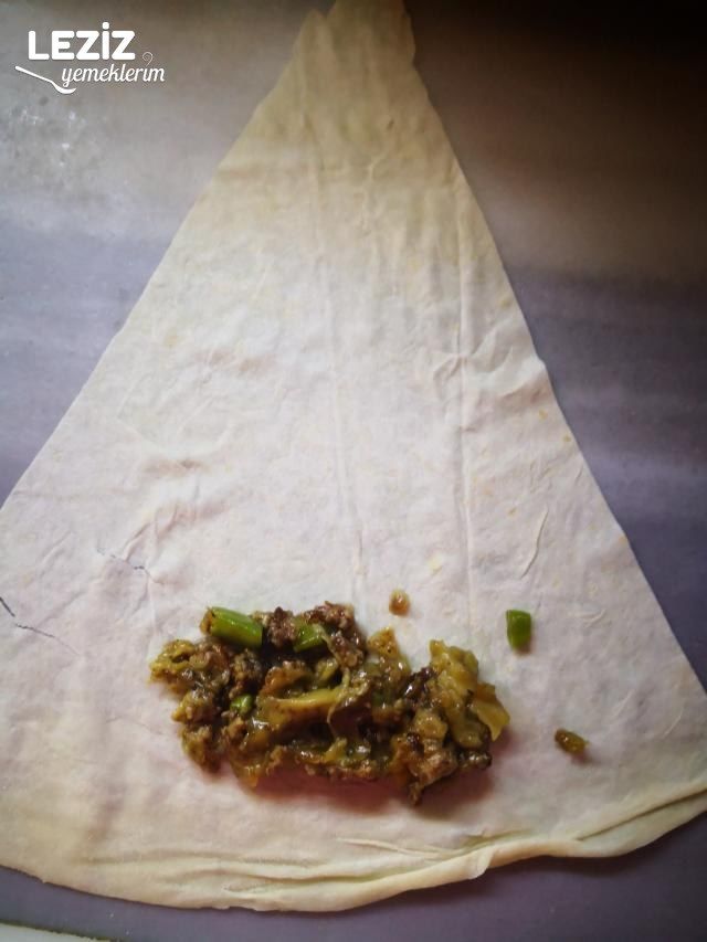 Köz Patlıcanlı Kıymalı Börek