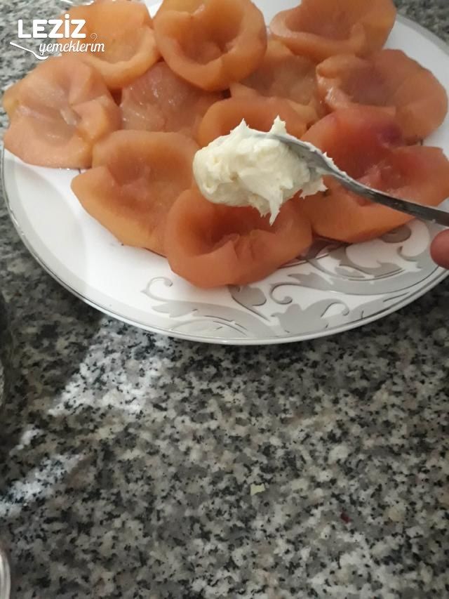 Hem Şerbetli Hem Sütlü Nefis Elma Tatlısı