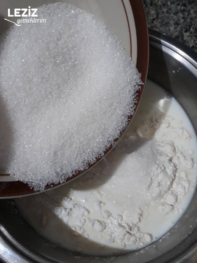 Hem Şerbetli Hem Sütlü Nefis Elma Tatlısı