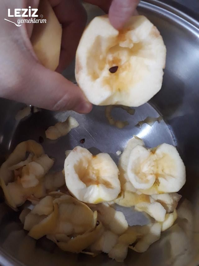 Hem Şerbetli Hem Sütlü Nefis Elma Tatlısı
