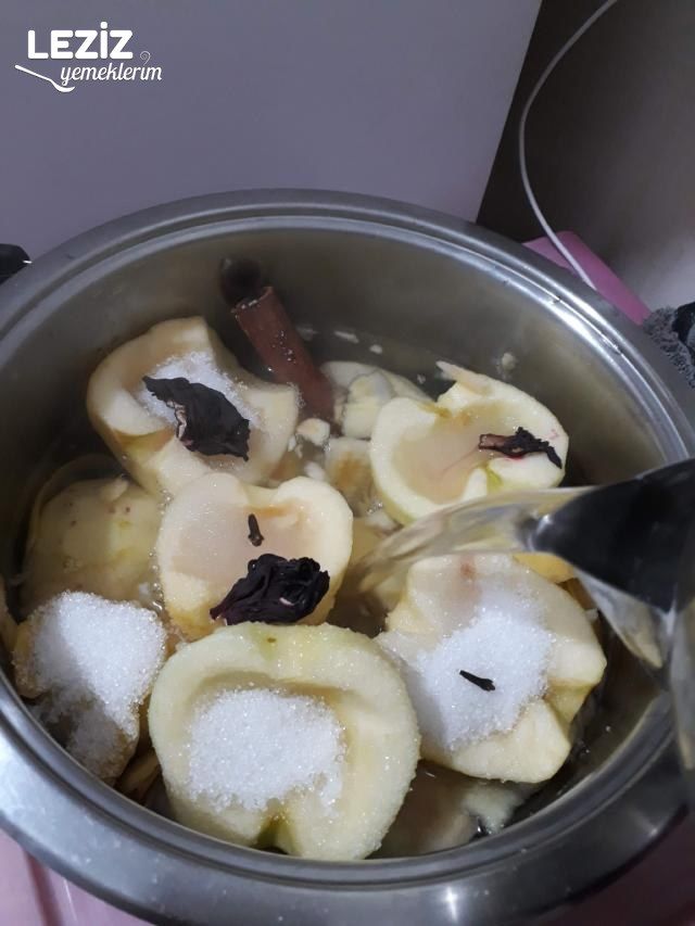 Hem Şerbetli Hem Sütlü Nefis Elma Tatlısı