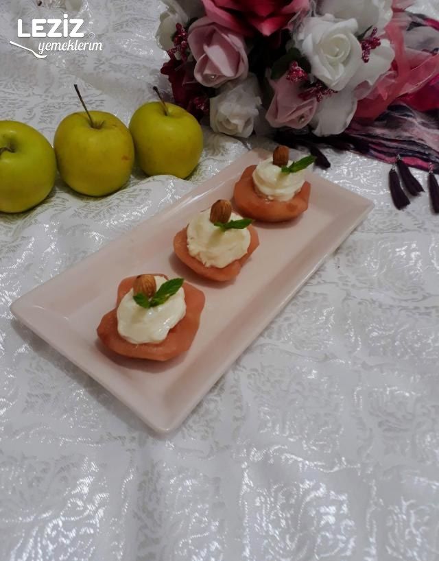 Hem Şerbetli Hem Sütlü Nefis Elma Tatlısı