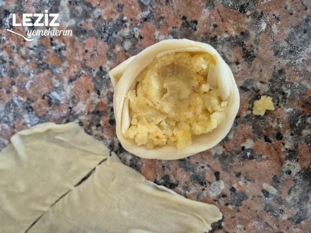 Patatesli Sarma Çörek