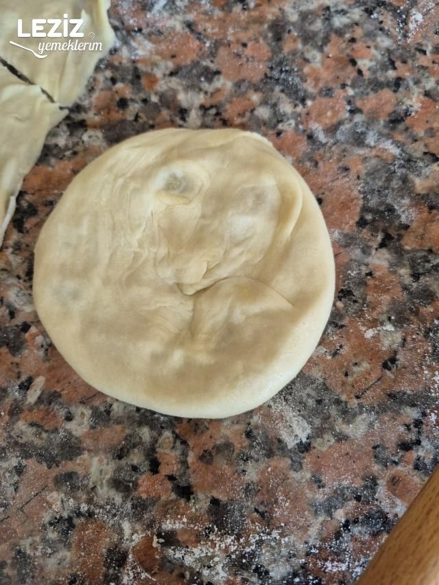 Patatesli Sarma Çörek