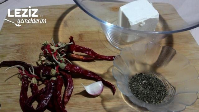 Sıcak Tereyağ Soslu Acılı Yoğurt Ezmesi