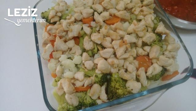 Fırında Beşamel Soslu Tavuklu Sebzeler