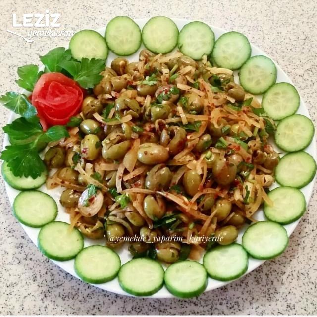 Nar Ekşili Yeşil Zeytin Salatası