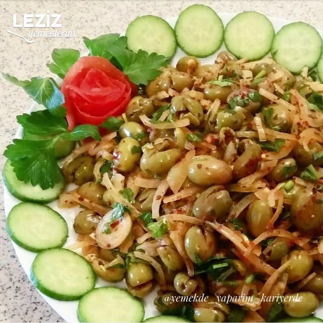 Nar Ekşili Yeşil Zeytin Salatası
