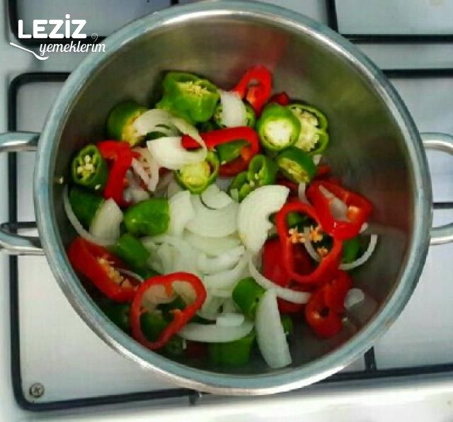 Kahvaltılık Biberli Soğanlı Domates Kavurması