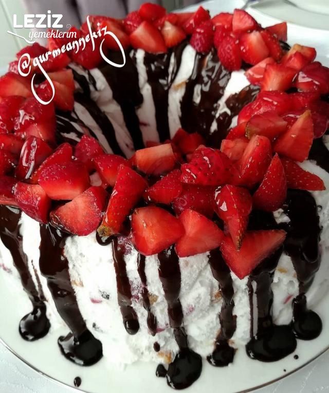 Çilekli Parfe Nasıl Yapılır