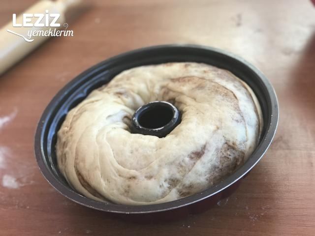 Kek Kalıbında Haşhaşlı Çörek