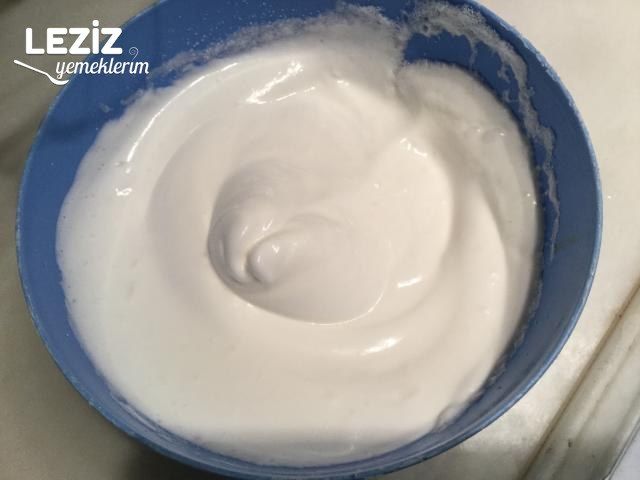 Zürafa Desenli Muzlu Rulo Pasta