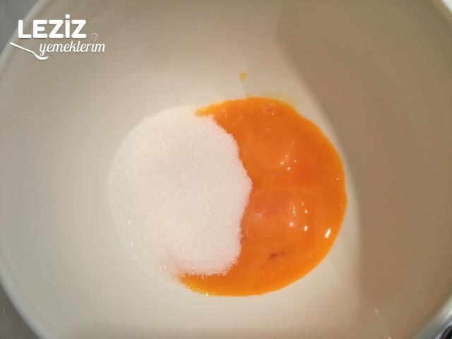 Zürafa Desenli Muzlu Rulo Pasta