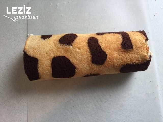 Zürafa Desenli Muzlu Rulo Pasta