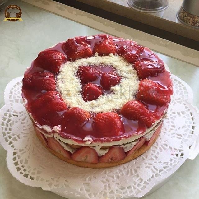 Ev Yapımı Çilekli Pasta Tarifi