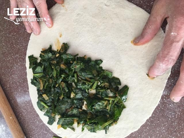 El Açması Ispanaklı Börek Tarifi (Mutlaka Deneyin)