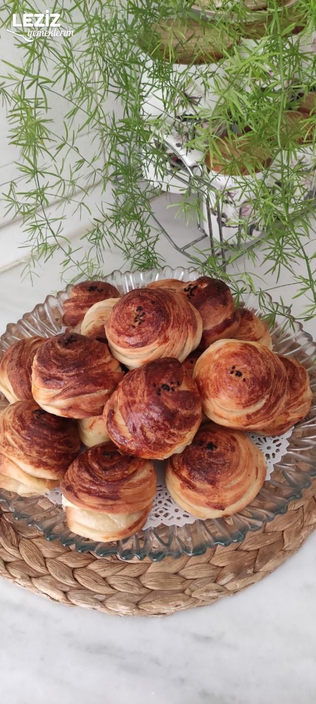 Yumuşacık Peynirli Poğaça Tarifi