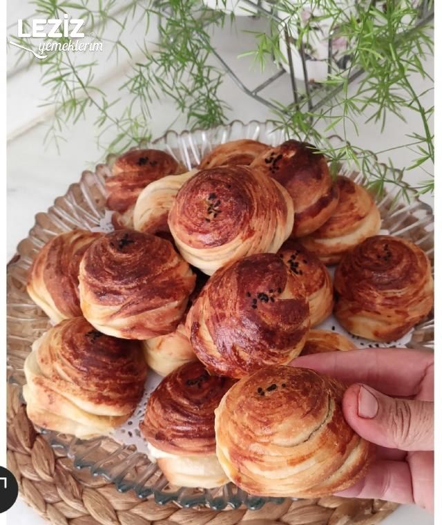 Yumuşacık Peynirli Poğaça Tarifi