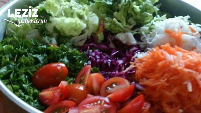 Lahanalı Turplu Mevsim Salatası